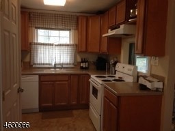 For Sale: 2 Lincoln Trl Hopatcong, NJ 07843