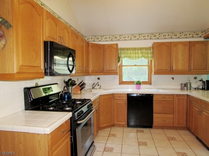 For Sale: 7 Bowdoin Trl Hopatcong, NJ 07843