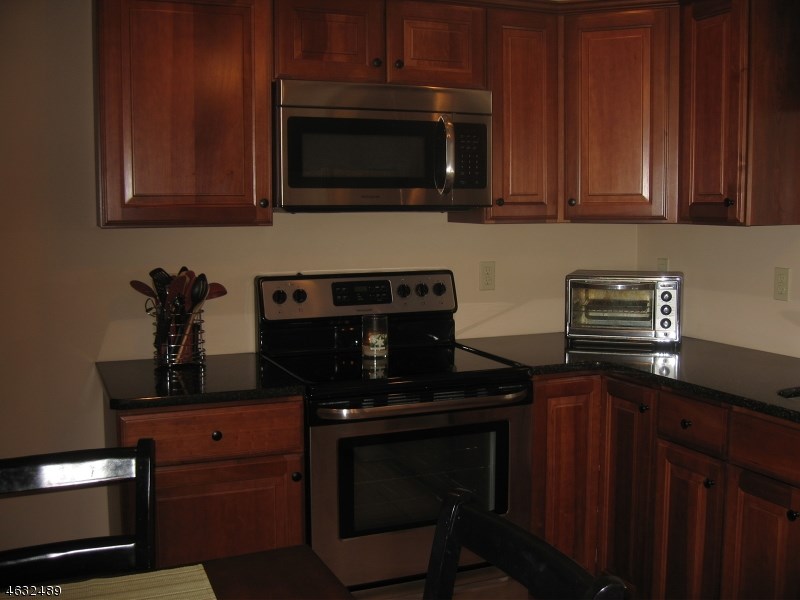 80 Vail Rd Landing, NJ 07850