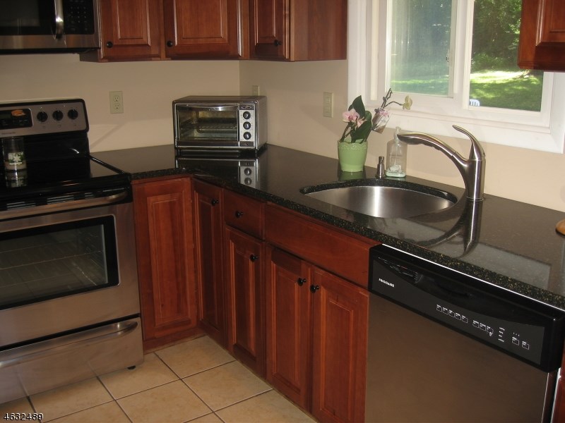 80 Vail Rd Landing, NJ 07850