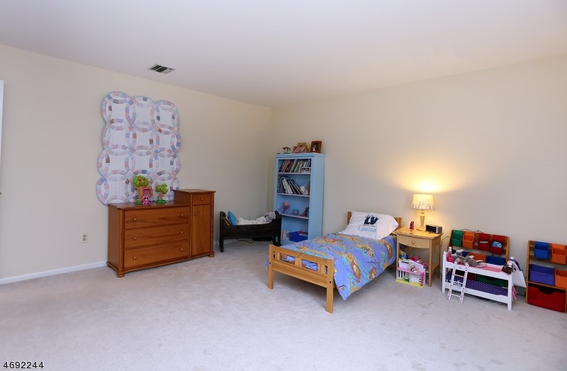 5 Walnut Dr