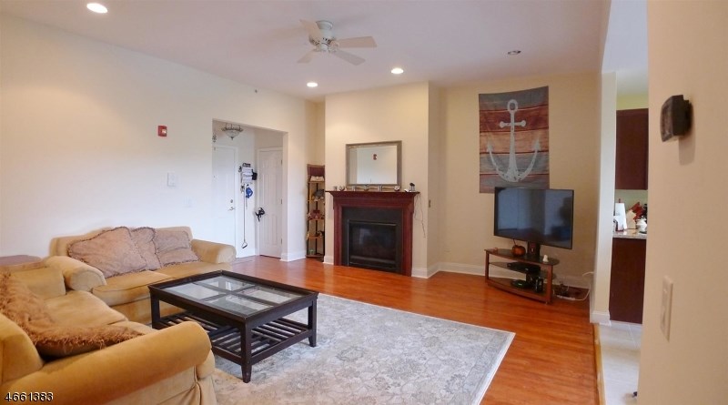 28 Sunset Ter UNIT 4
