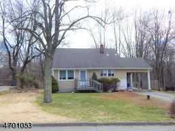 68 Arrowgate Dr