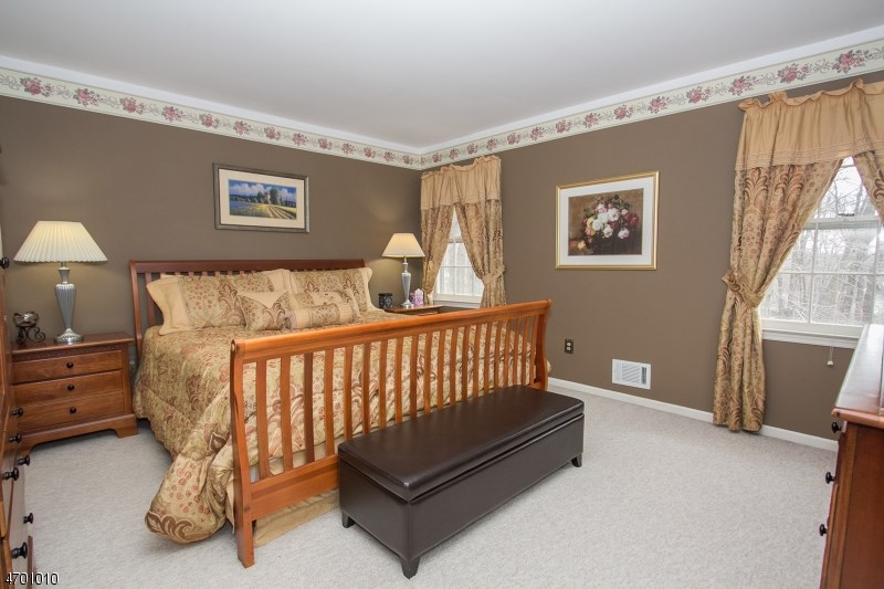 2 Willow Dr