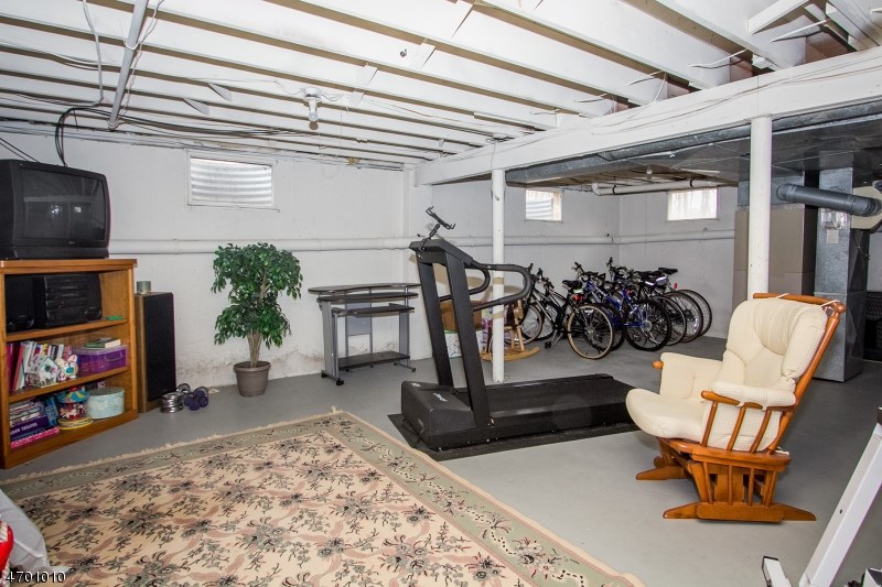 2 Willow Dr