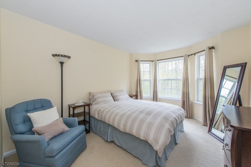 8 Witherspoon Ct