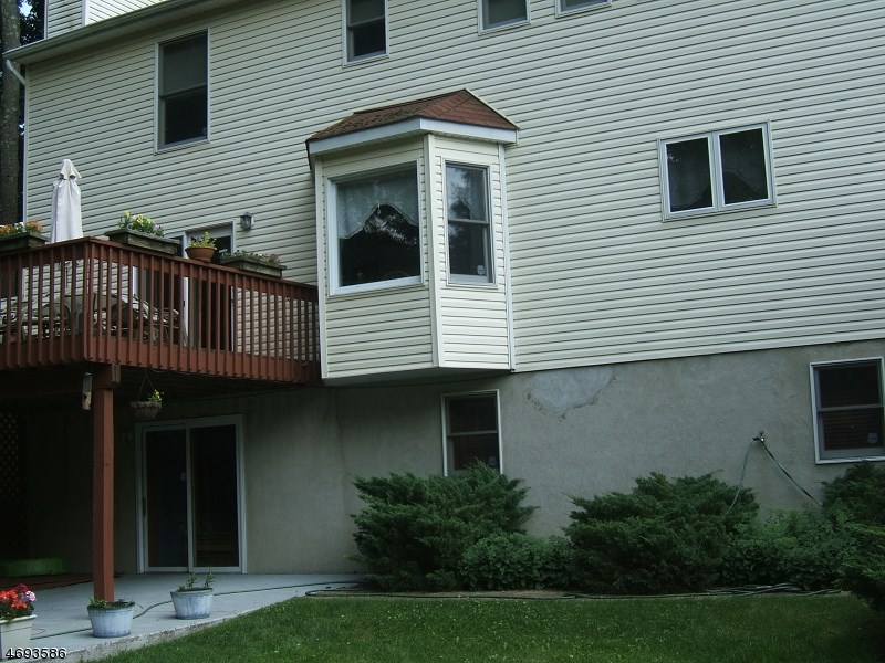 18 Joan Dr