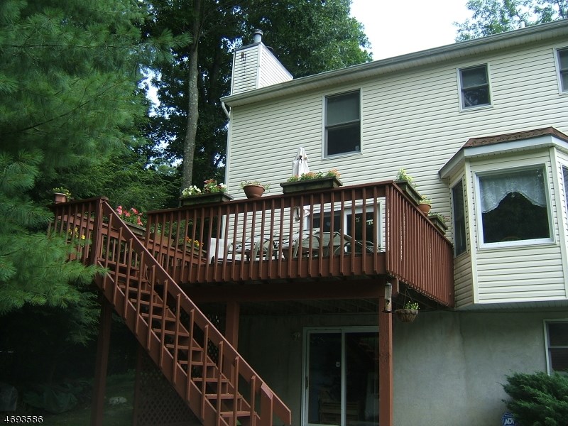 18 Joan Dr
