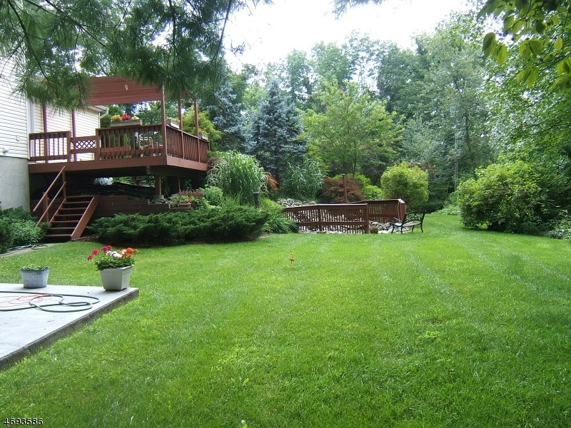 18 Joan Dr