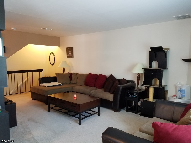 225 Woods Edge Dr Succasunna, NJ 07876