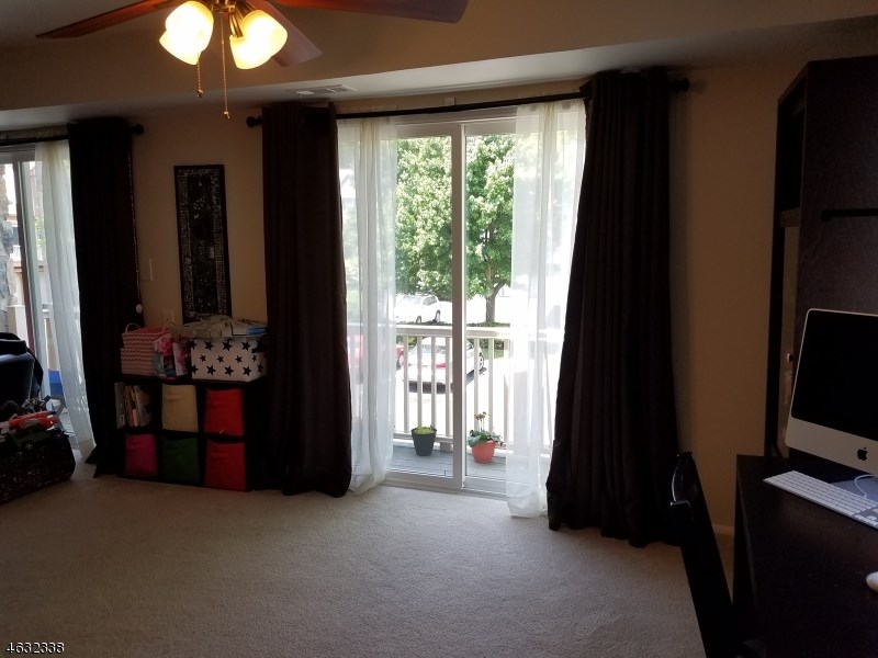 225 Woods Edge Dr Succasunna, NJ 07876