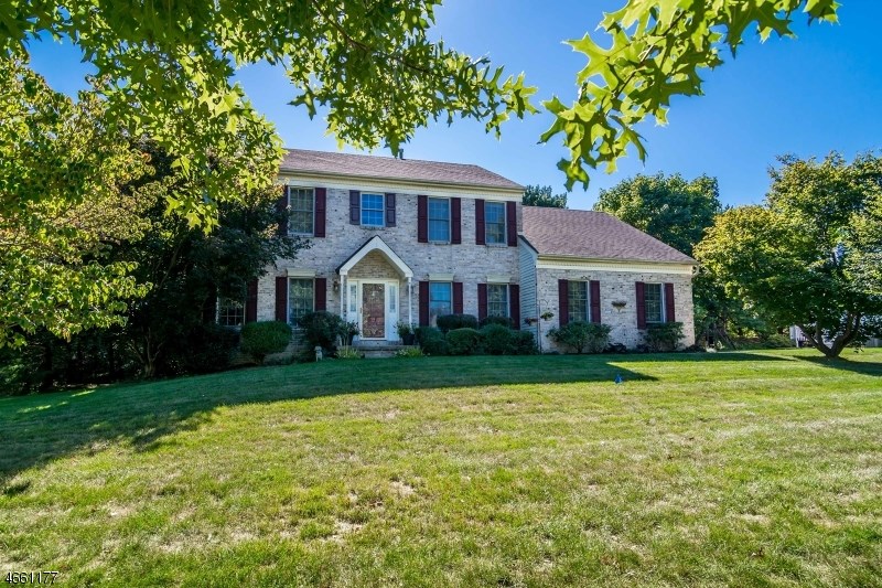 10 Glen Eagles Rd