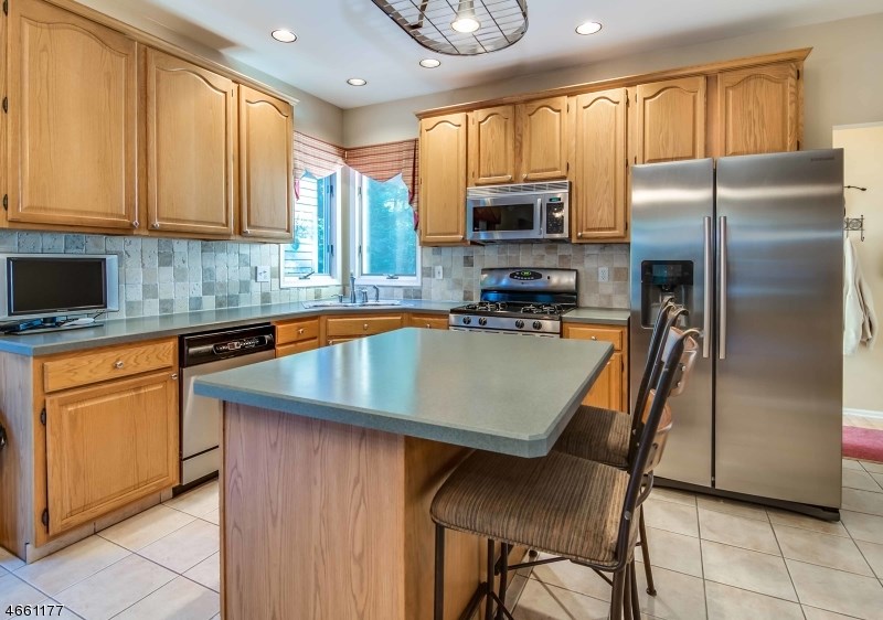 10 Glen Eagles Rd