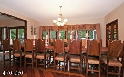 8 Wolf Hill Ter