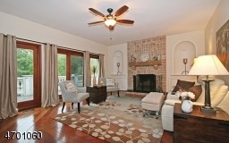 8 Wolf Hill Ter