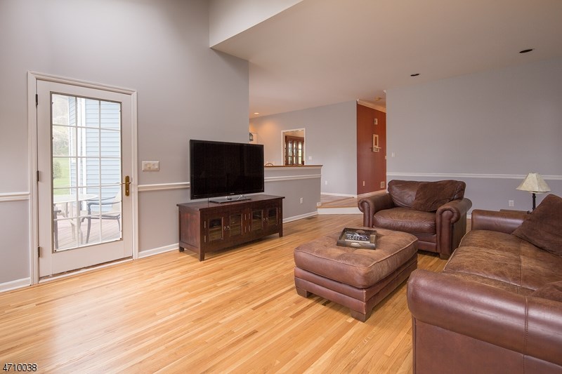 33 Archgate Rd