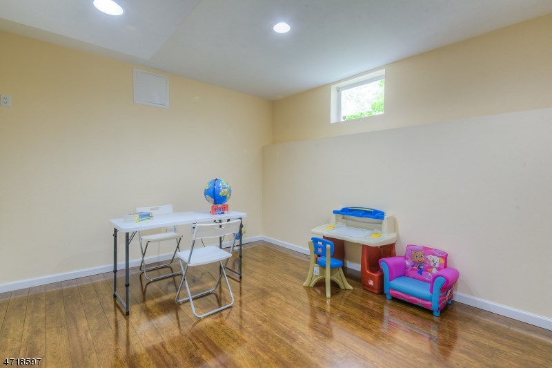 101 Summit Dr