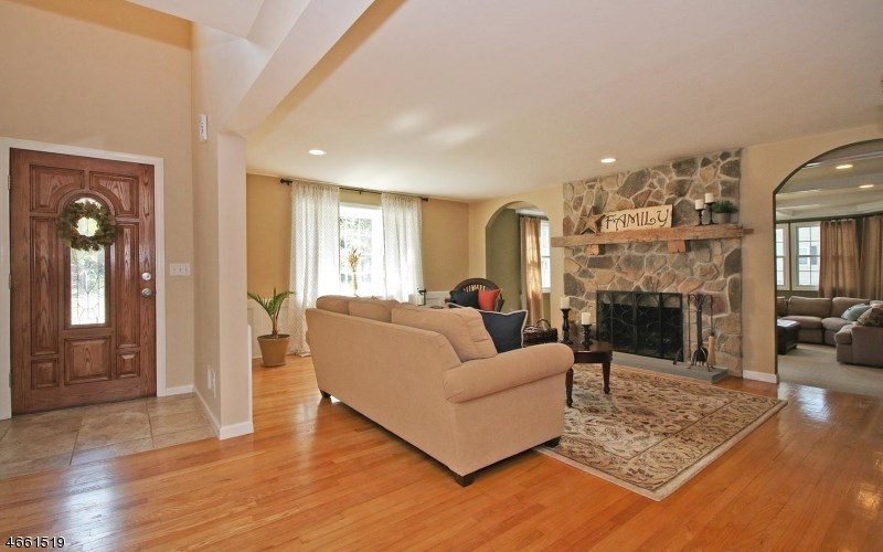 44 Fairview Dr E