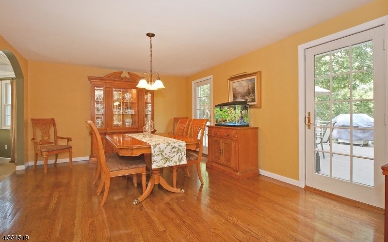 44 Fairview Dr E