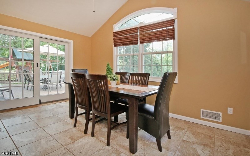 44 Fairview Dr E
