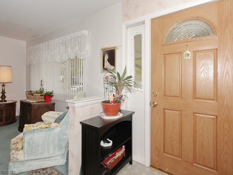 161 Chaucer Dr