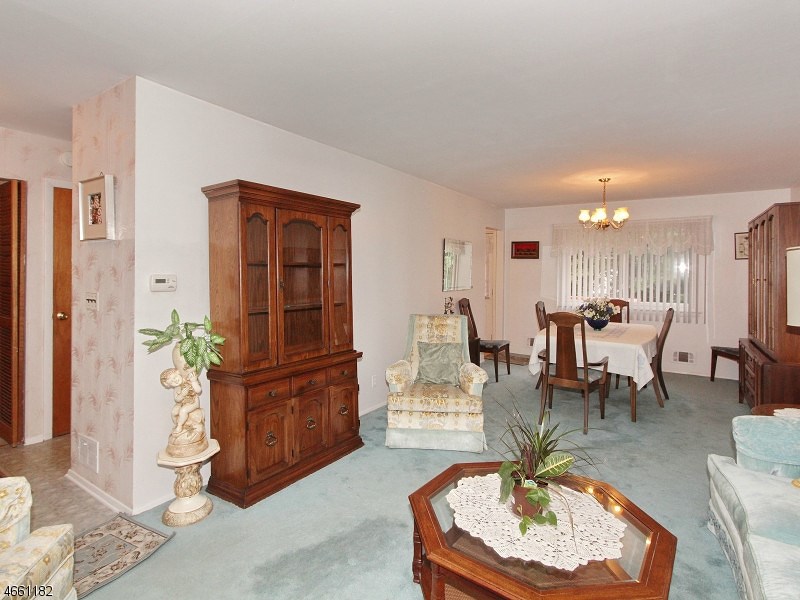 161 Chaucer Dr