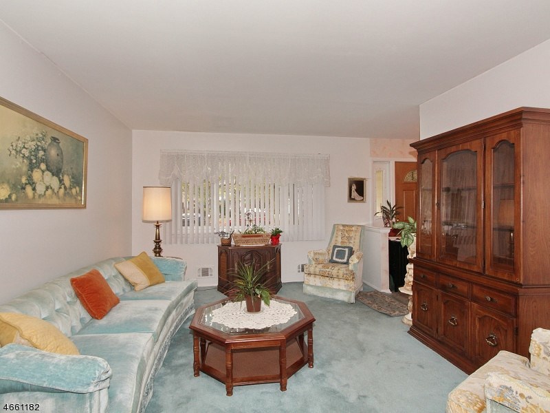 161 Chaucer Dr