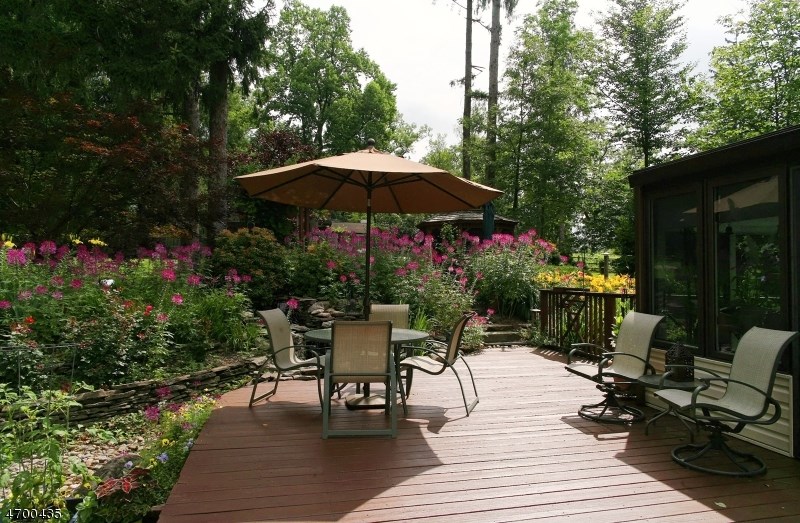 6 Chester Woods Dr