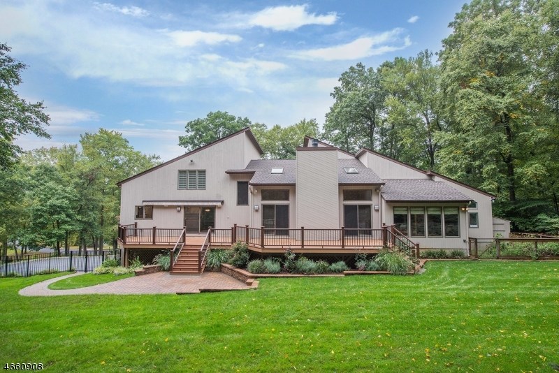 26 Old Farmstead Rd