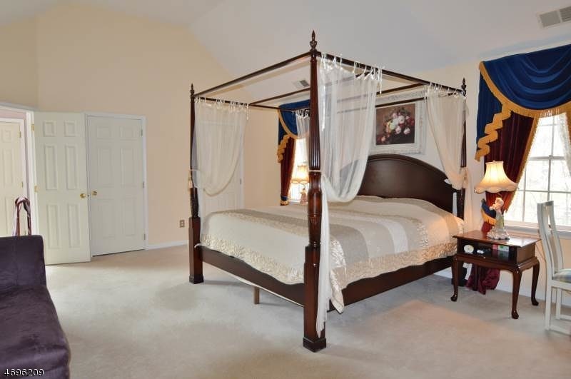 4102 Pointe Gate Dr