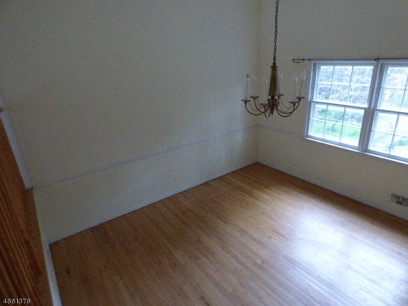 4 Tracy Ln