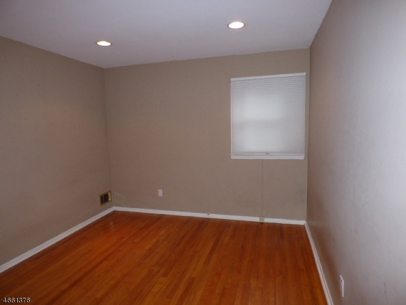 4 Tracy Ln