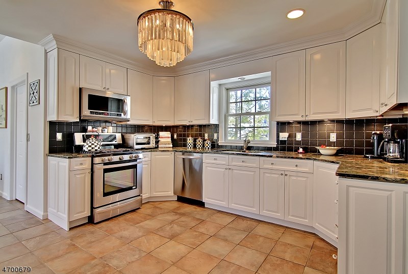 6 Wedgewood Ln