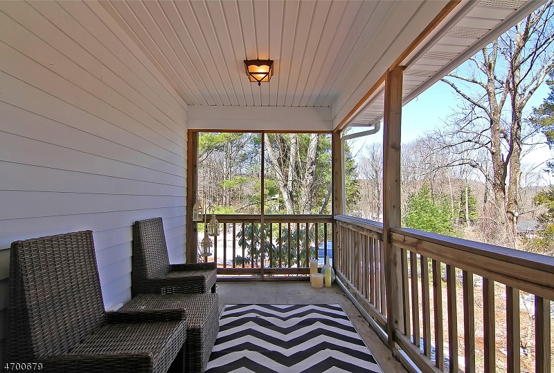 6 Wedgewood Ln