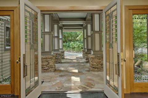 8 Brushwood Dr