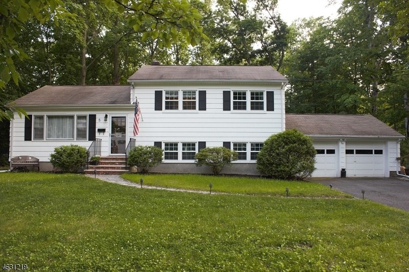 5 Highland Ct Morris Plains, NJ 07950