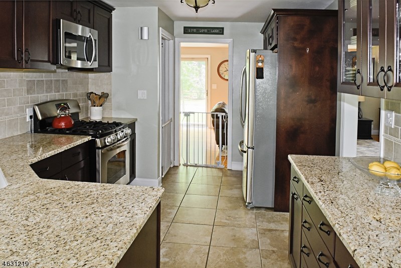5 Highland Ct Morris Plains, NJ 07950
