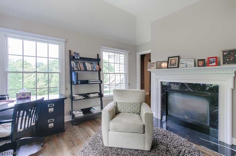6 School House Ln
