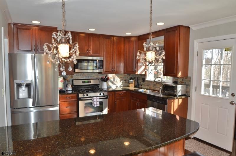 48 Longview Dr