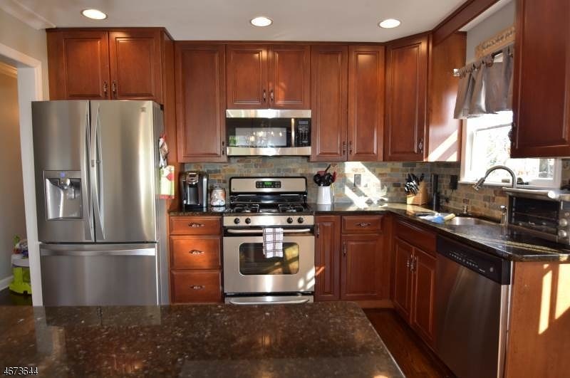48 Longview Dr