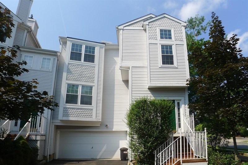For Sale: 808 Dellwood Ln Whippany, NJ 07981