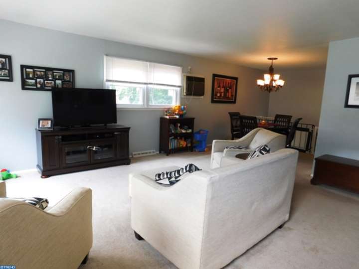 For Sale: 18 Woodbrook Rd Blackwood, NJ 08012
