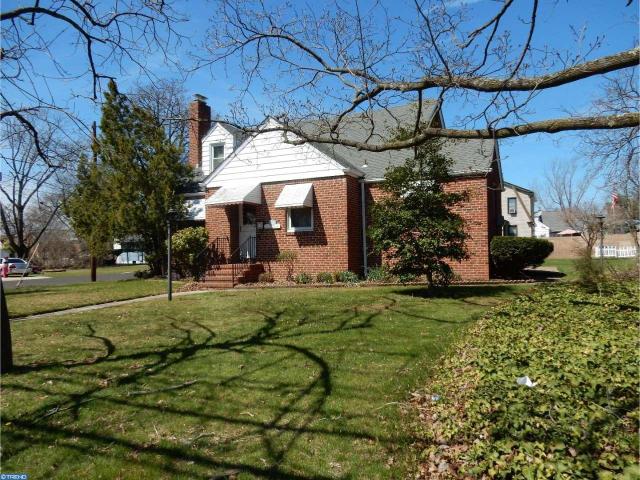 5 Eyres Pl