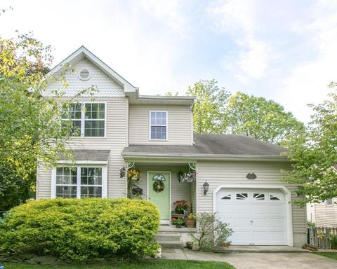 221 Roberts Ave