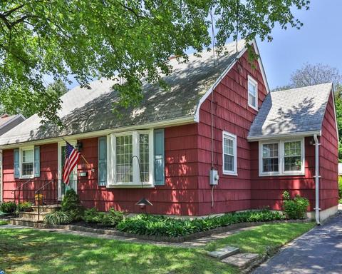 221 Roberts Ave