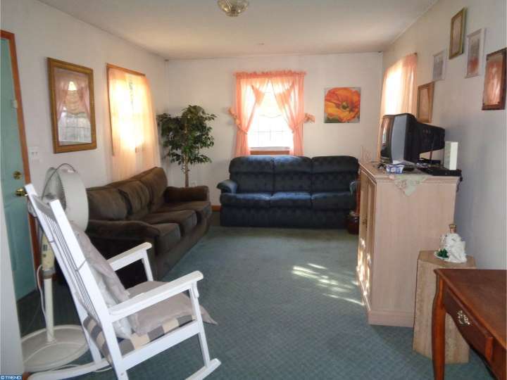 16 Adams Ave