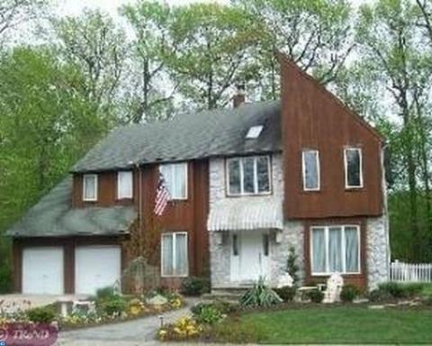 82 Versailles Blvd