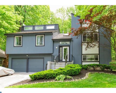 82 Versailles Blvd