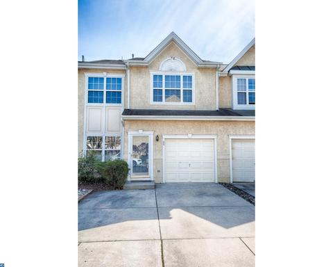 82 Versailles Blvd