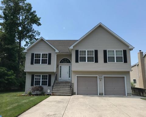 82 Versailles Blvd